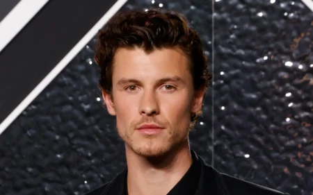 Shawn Mendes’ Beachwear Style: Relaxed Summer Vibes for Guys