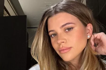 Sofia Richie’s Quiet Luxury Outfits – Clean Girl Lookbook